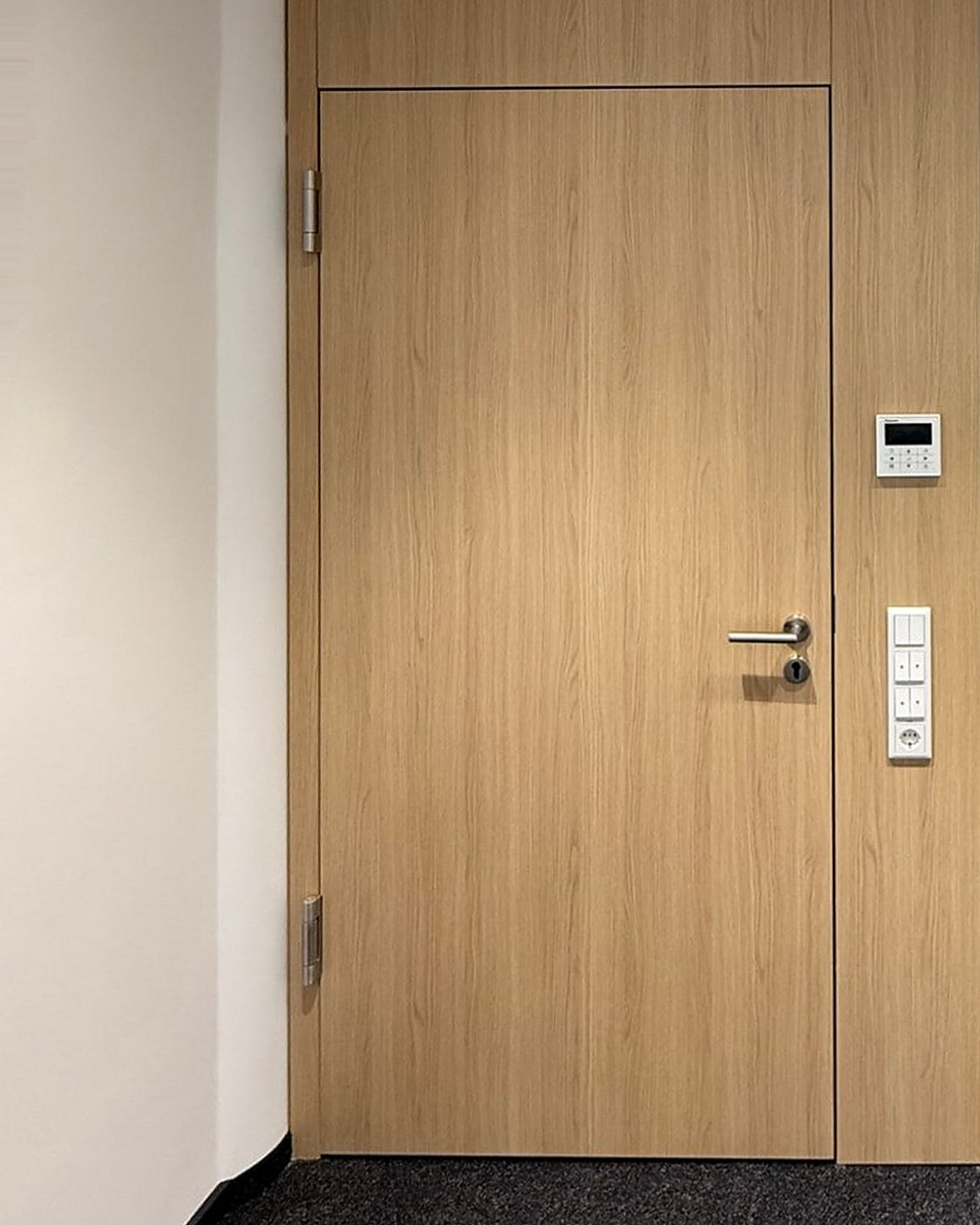 Hochwertige Innentür aus Massivholz