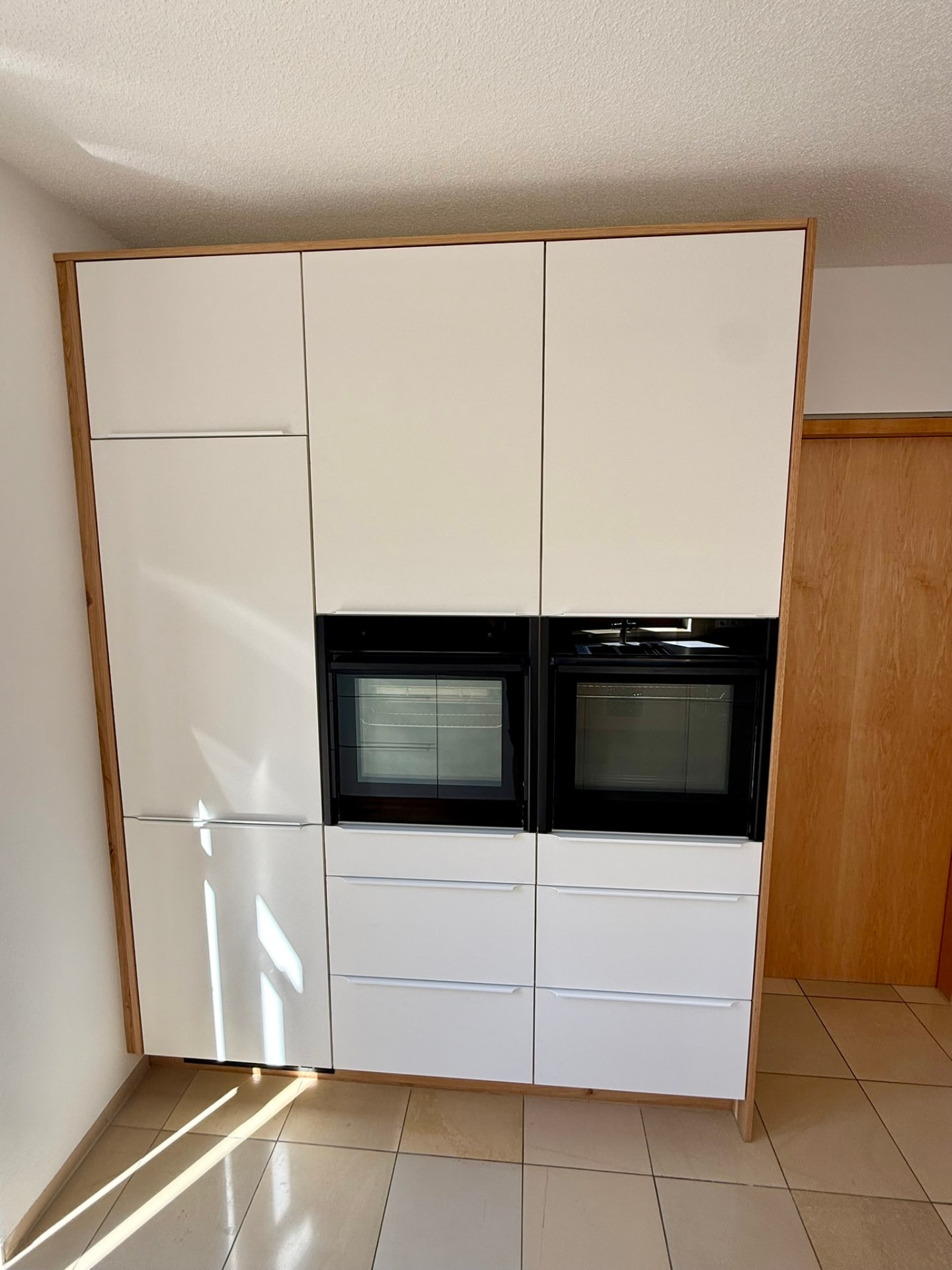 Gerätehochschrank mit zwei Einbaubacköfen – Schreinerei Siegert