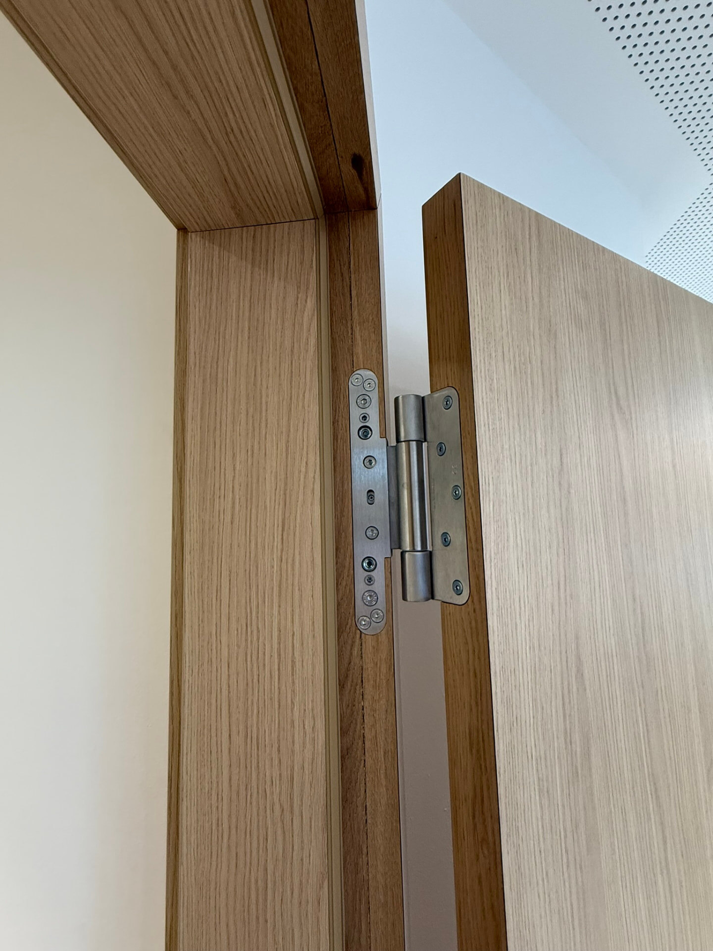 Türbeschlag im Detail – Schreinerei Siegert